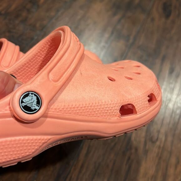CROCS // Classic Clog NEON WATERMELON EUC women’s size 7 - Picture 4 of 6